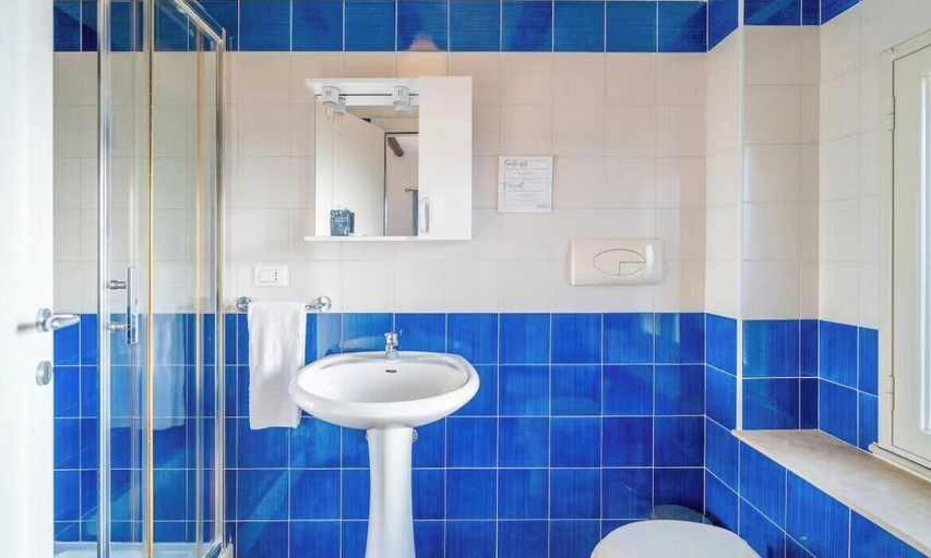 Bathroom 5, Al Palmento Country Hotel, Syracuse