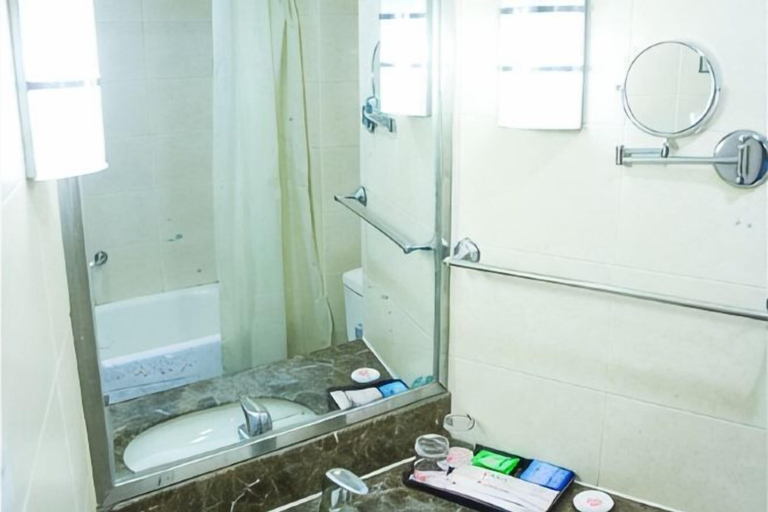 Bathroom 3, Railway Grand Hotel, Xiangfan
