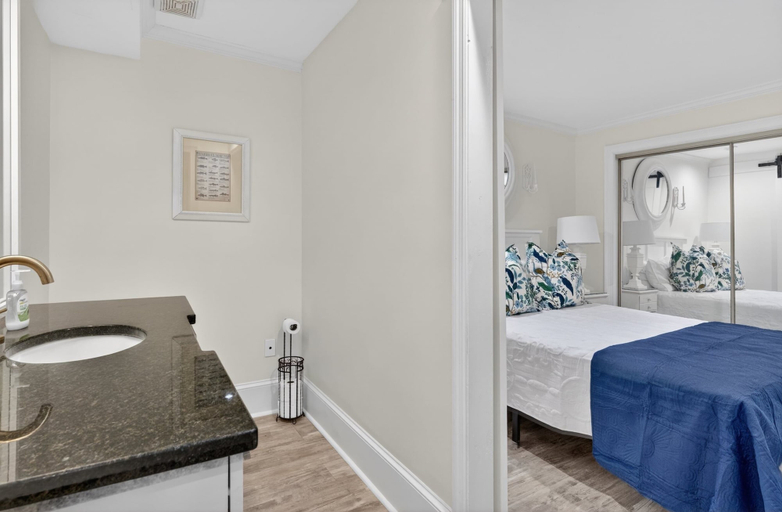Bathroom 5, River Room Getaway On Front Street - Suite C 1 Bedroom Apts, Georgetown