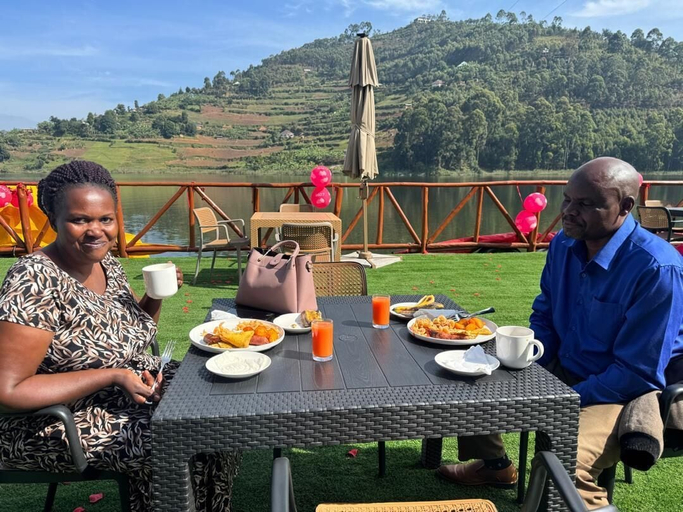 Outdoor dining 2, Bunyonyi Luxury Resort, Ndorwa