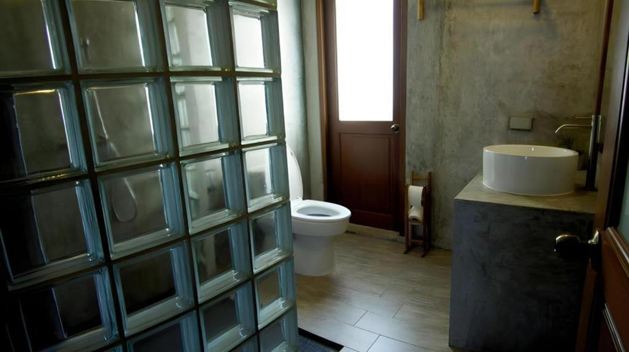 Bathroom 4, Bangkokfile, Wattana