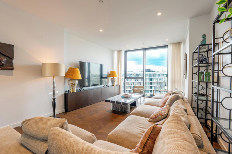 Living area 5, Luxury 4-Bed Duplex Penthouse, London