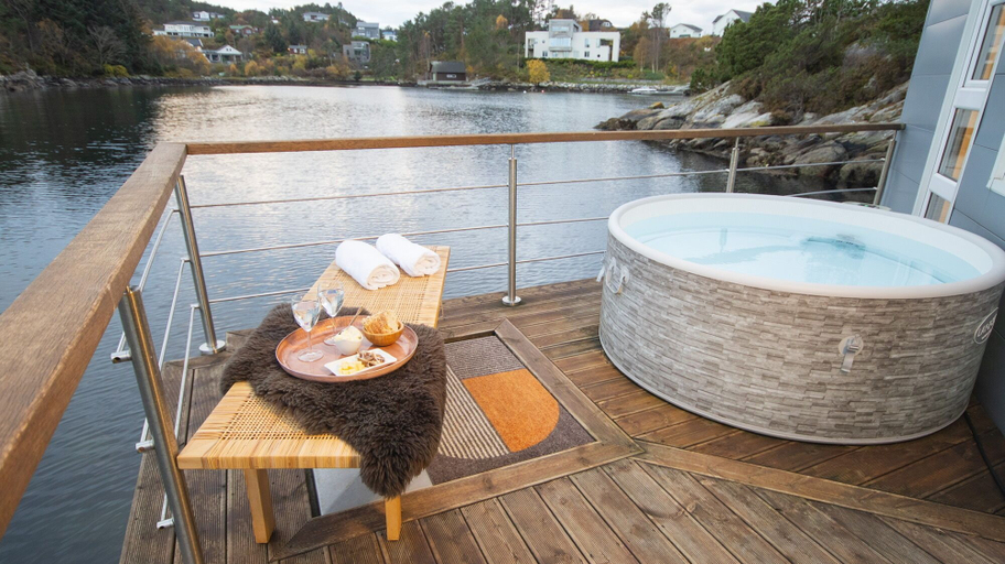 Sport & Beauty 4, Floating Villa Bergen, Øygarden