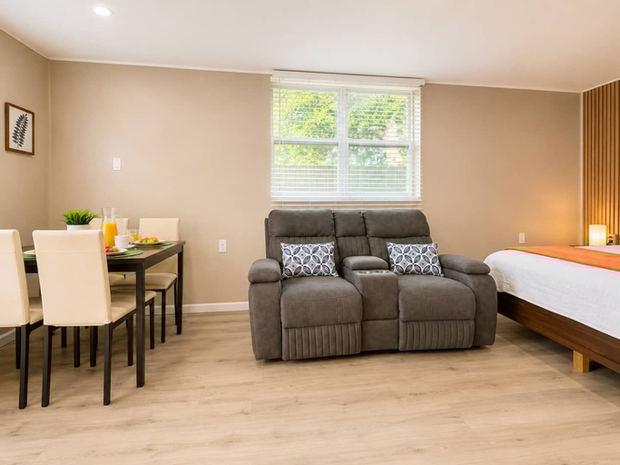 Room 2, Modern Studio Private Parking Near Beach, Broward