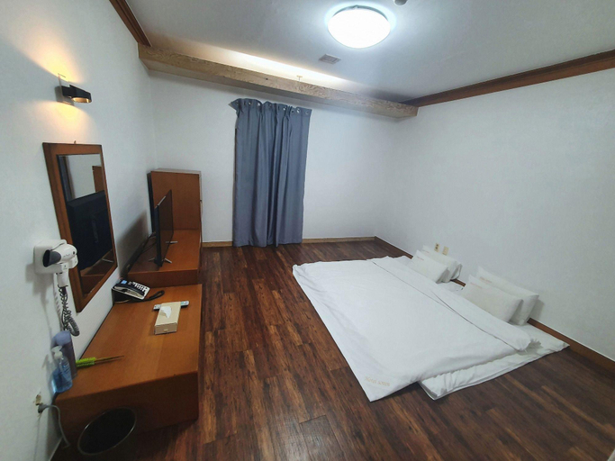 Bedroom 3, Chungju (Suanbo) Hotel Screen, Chungju