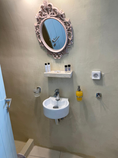 Bathroom 2, SantoCaves, South Aegean