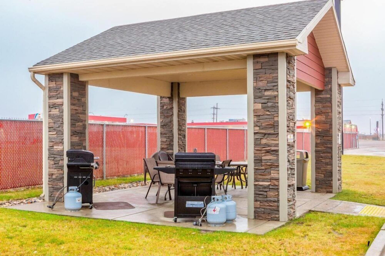 Exterior & Views 2, WoodSpring Suites Minot, Ward