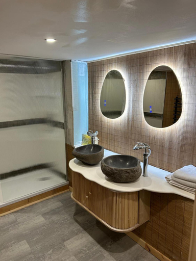 Bathroom 2, The Tranquil Retreat Countryside Escape, South Lanarkshire