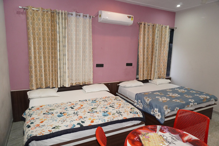 Room 4, Hotel Radha Raman and Restaurant, Sikar