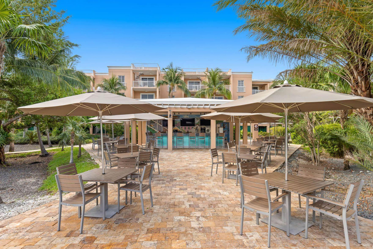 3, Resort View 1BR Suite With Direct Pool Access, Monroe