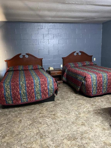 Bedroom 2, Budget Inn, Wood