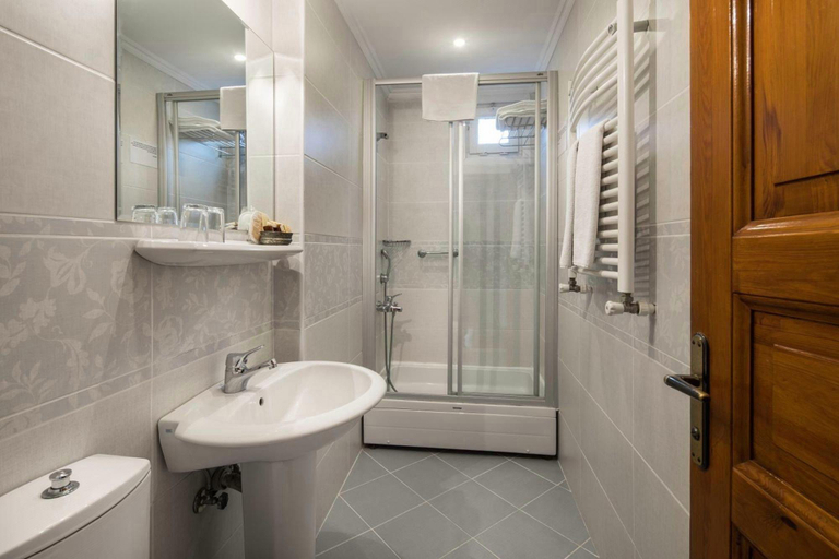 Bathroom 3, Hotel Sari Konak, Fatih