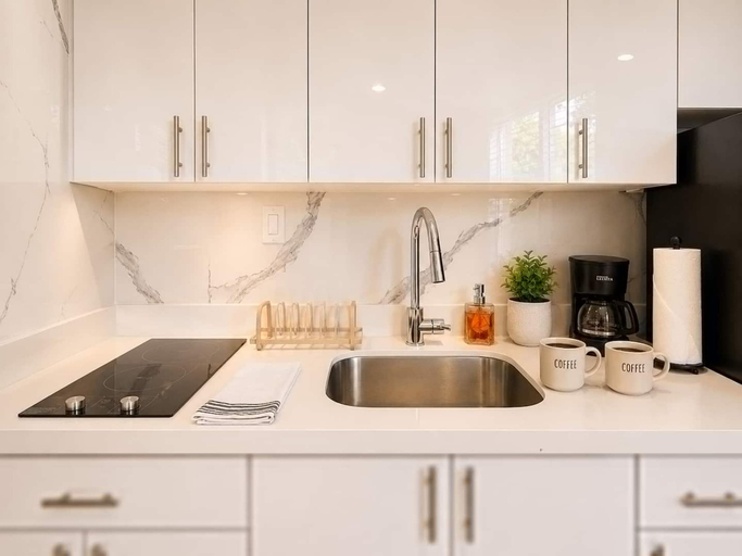 Room 5, Modern Studio Private Parking Near Beach, Broward