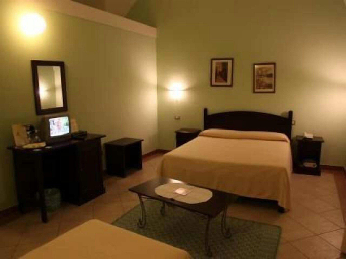 Bedroom 2, Hotel Il Duomo PHG, Oristano