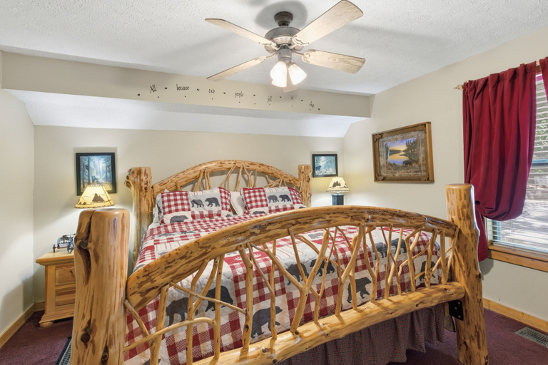 Room 2, 3 Bears Cabin 1 Bedroom Cabin, Sevier