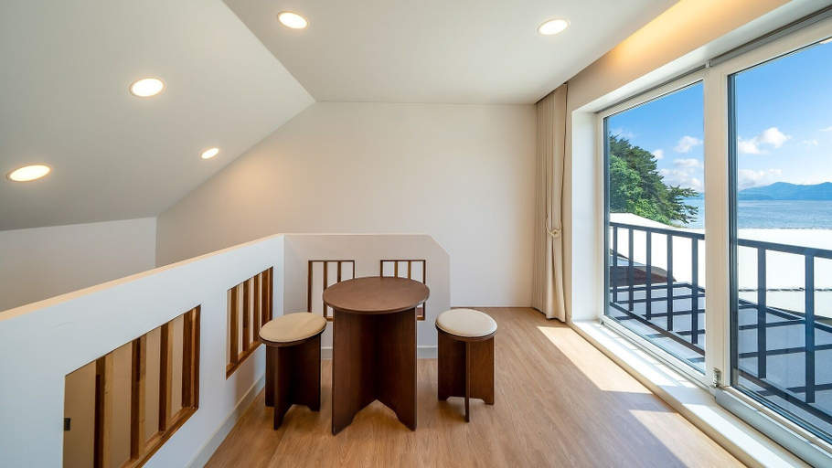 Others 3, Changwon 055 Poolvilla, Masan