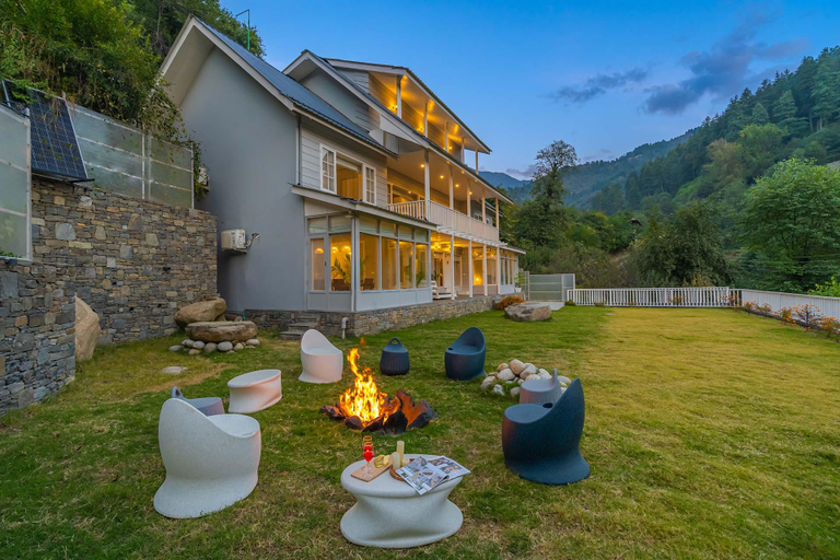 Exterior & Views