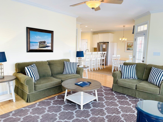 Living area 4, Angling Inn 4 Bedroom Home by RedAwning, Brunswick