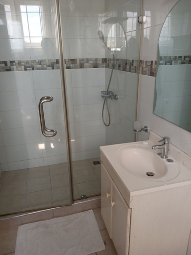 Bathroom 3, JARIA APARTMENTS, Accra