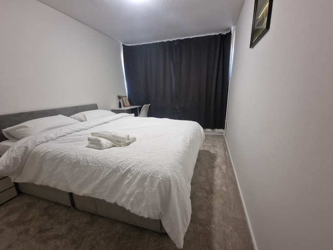 Room 2, Milton Keynes Modern Retreat, Milton Keynes
