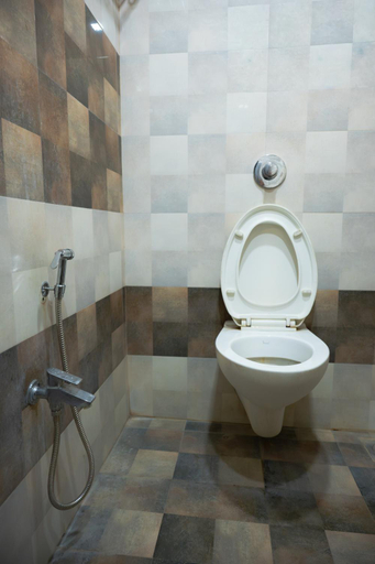 Bathroom 4, StayGuru Park View Residency, Kachchh