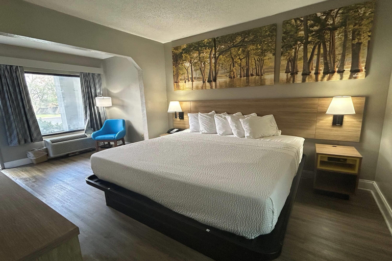 Bedroom 3, Days Inn by Wyndham Dublin GA, Laurens