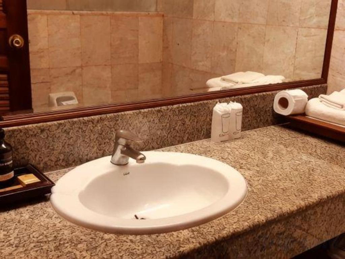 Bathroom, Sri U-Thong Grand Hotel, Muang Suphanburi