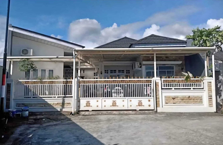 Front of property 5, By The Padi - Homestay, Padang