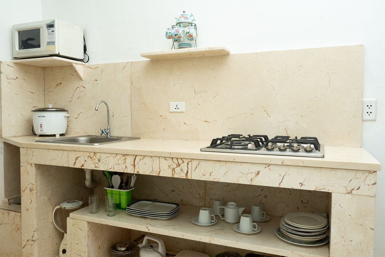 Shared kitchen 5, Twin Appartement Prado Malecon Havanna, Centro Habana