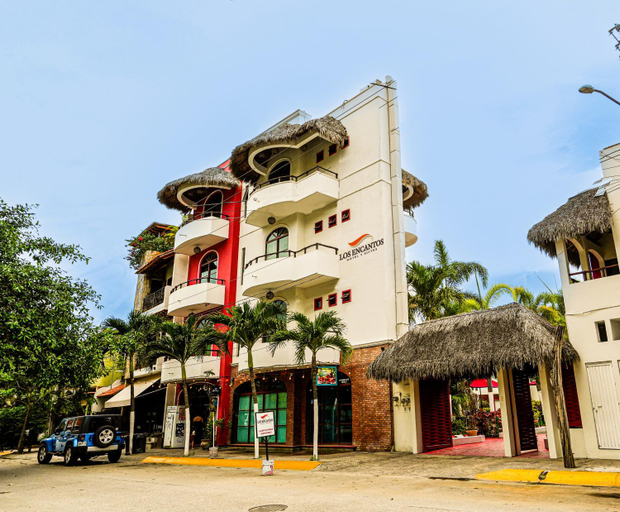 Exterior & Views
