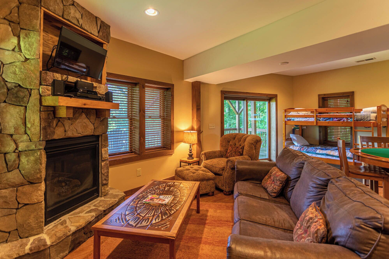 Interior 3, Apple of my Eye, Watauga