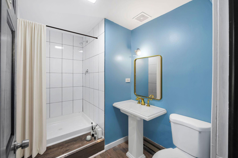 Bathroom 3, Randolph Hotel, Lake