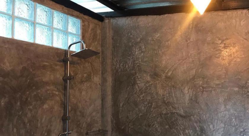 Bathroom 3, 66 Baan Nai Suan, Than To