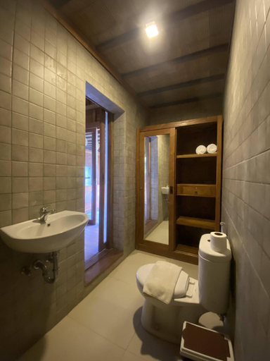 Bathroom 3, Swara Tenang Wooden Villa, Tabanan