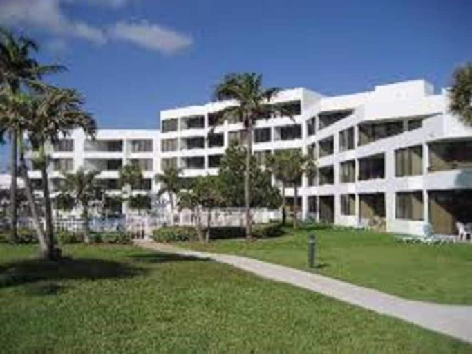Others 2, Berkshire By the Sea, Palm Beach