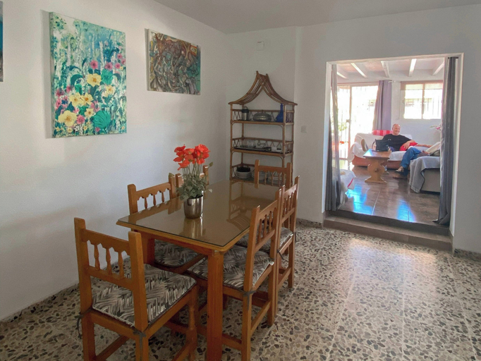 Dining 4, Central Attic Apt Sleeps 4 With Patio, Granada