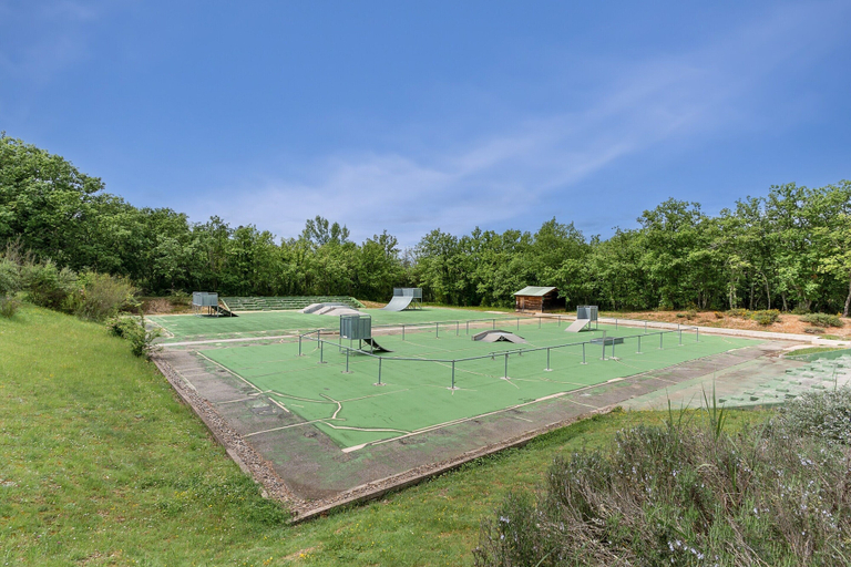 Property grounds 3, Ardèche Holiday Apartment for 4, Ardèche