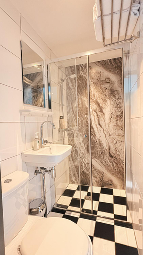 Bathroom 5, Hotel Damsquare, Amsterdam