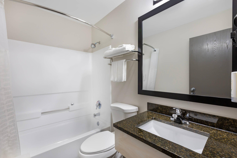 Bathroom 5, Quality Inn Meadville, Crawford