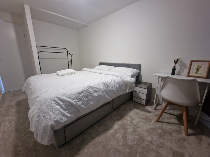 Room 3, Milton Keynes Modern Retreat, Milton Keynes