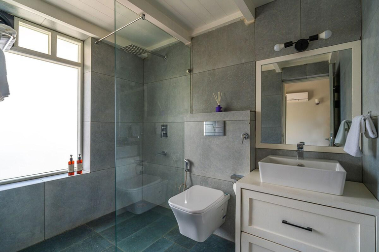 Bathroom 5, StayVista at Riverside Symphony, Kullu