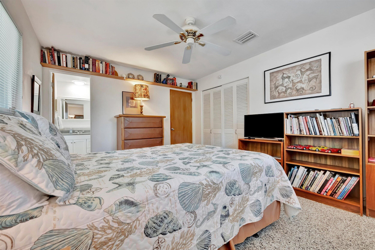 Room 3, Palm Haven at Cape Leyte, Sarasota