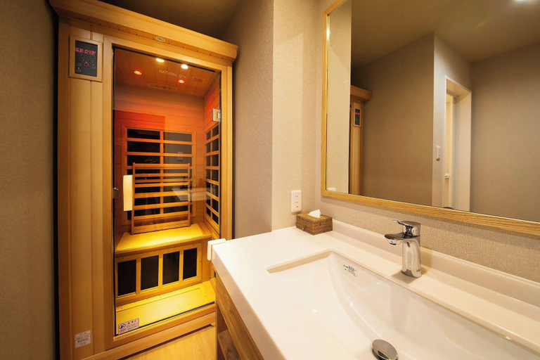 Bathroom 5, Hagi Ichirin, Hagi