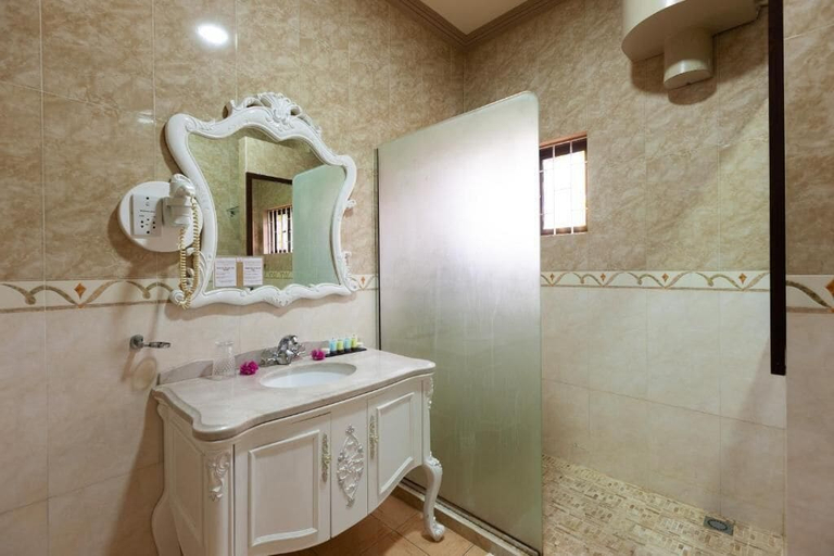 Bathroom 3, Chez Bea Luxury Villa