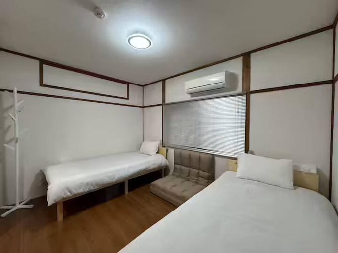 Room 5, Rinkukan, Izumisano