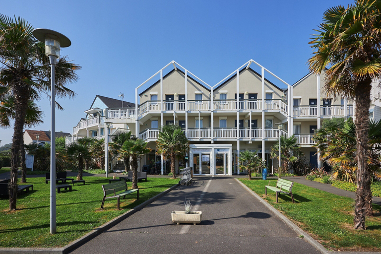 Exterior 3, Stunning River View Apartment for 5, Calvados