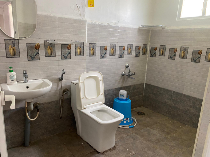Bathroom 3, Golf Dale Holiday Resort, The Nilgiris