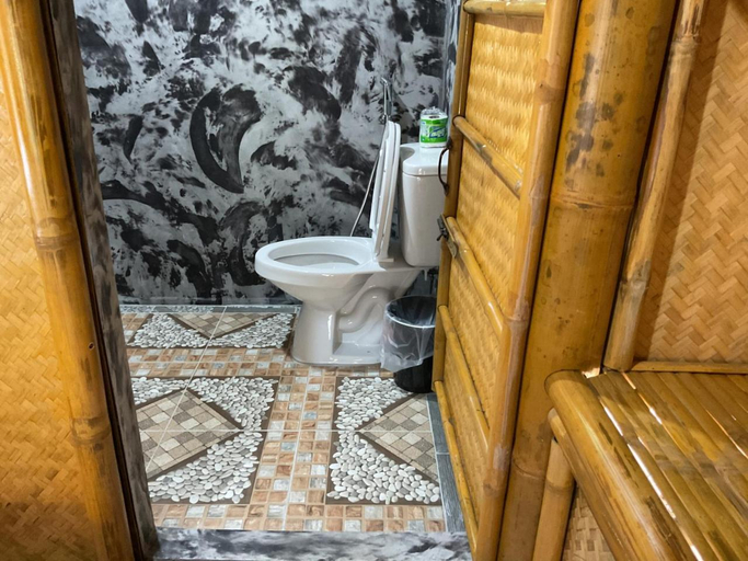 Bathroom 3, Khaosok August Freedom Camp, Phanom