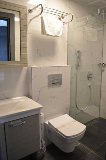 Bathroom 5, Lizbon Hotel, Güzelbahçe