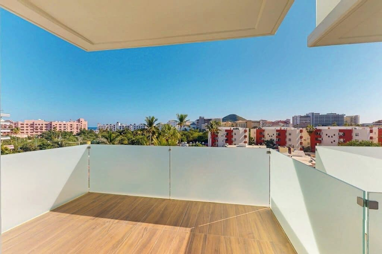 Property grounds 5, Spacious Condo With Private Washer/dryer, City Views, and Shared Pool, La Paz